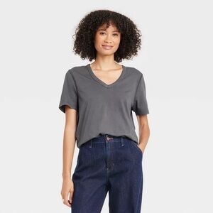 Universal Thread Grey V-Neck Short Sleeve Relaxed Tee